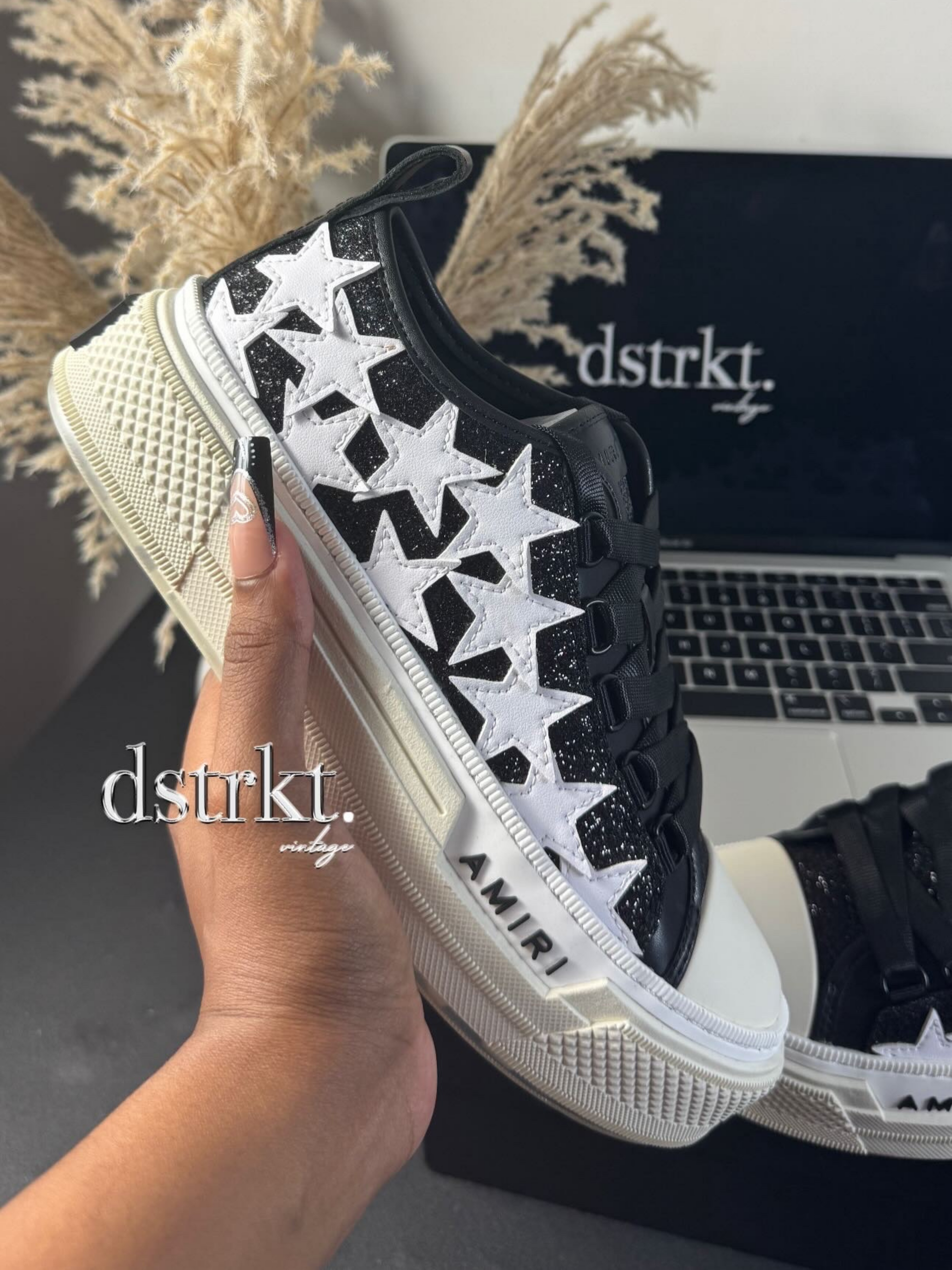 DV. WHITE STARS CANVAS